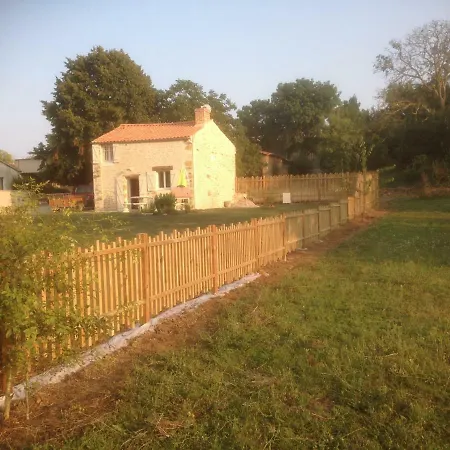 Le puit du lavoir Thiré Extérieur photo